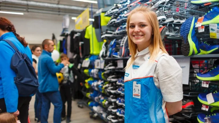 empleada decathlon